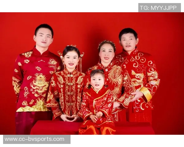 幸福满满的一家人库嫂分享全家福照甜蜜瞬间温馨满溢