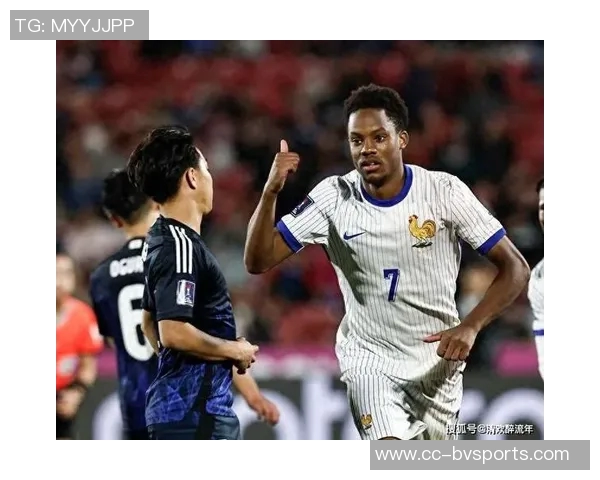 李刚仁手球送点球机会布雷斯特点球滑倒错失良机