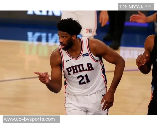 琼斯盛赞卢克肖表现自信从容攻防两端游刃有余状态回暖 琼斯盛赞卢克肖表现自信从容攻防两端游刃有余状态回暖