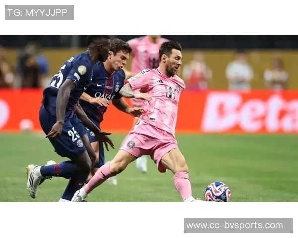 阿什拉夫上半场双响助巴黎领先两球展现边后卫实力 阿什拉夫上半场双响助巴黎领先两球展现边后卫实力