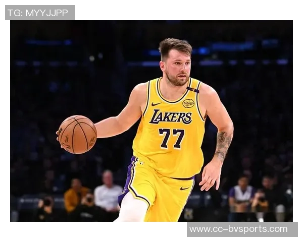 日本性感女星昨日现身湖人主场穿东契奇球衣引发热议 日本性感女星昨日现身湖人主场穿东契奇球衣引发热议